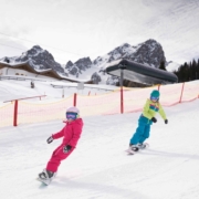 Auch Skifahrer und kleine Pistenflitzer kommen mit rund 10-15 inkludierten Skitagen auf ihre Kosten.