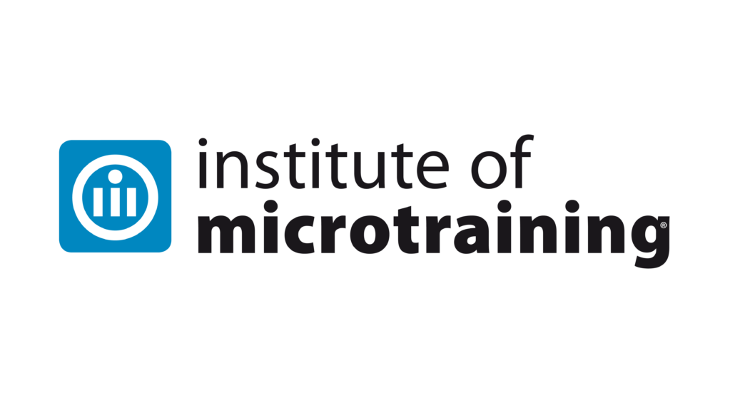 Ein quadratisches Icon mit abgerundeten Ecken in hellblau, mit den Initialen IOM in weiß. Daneben der Schriftzug Institute of Microtraining®.