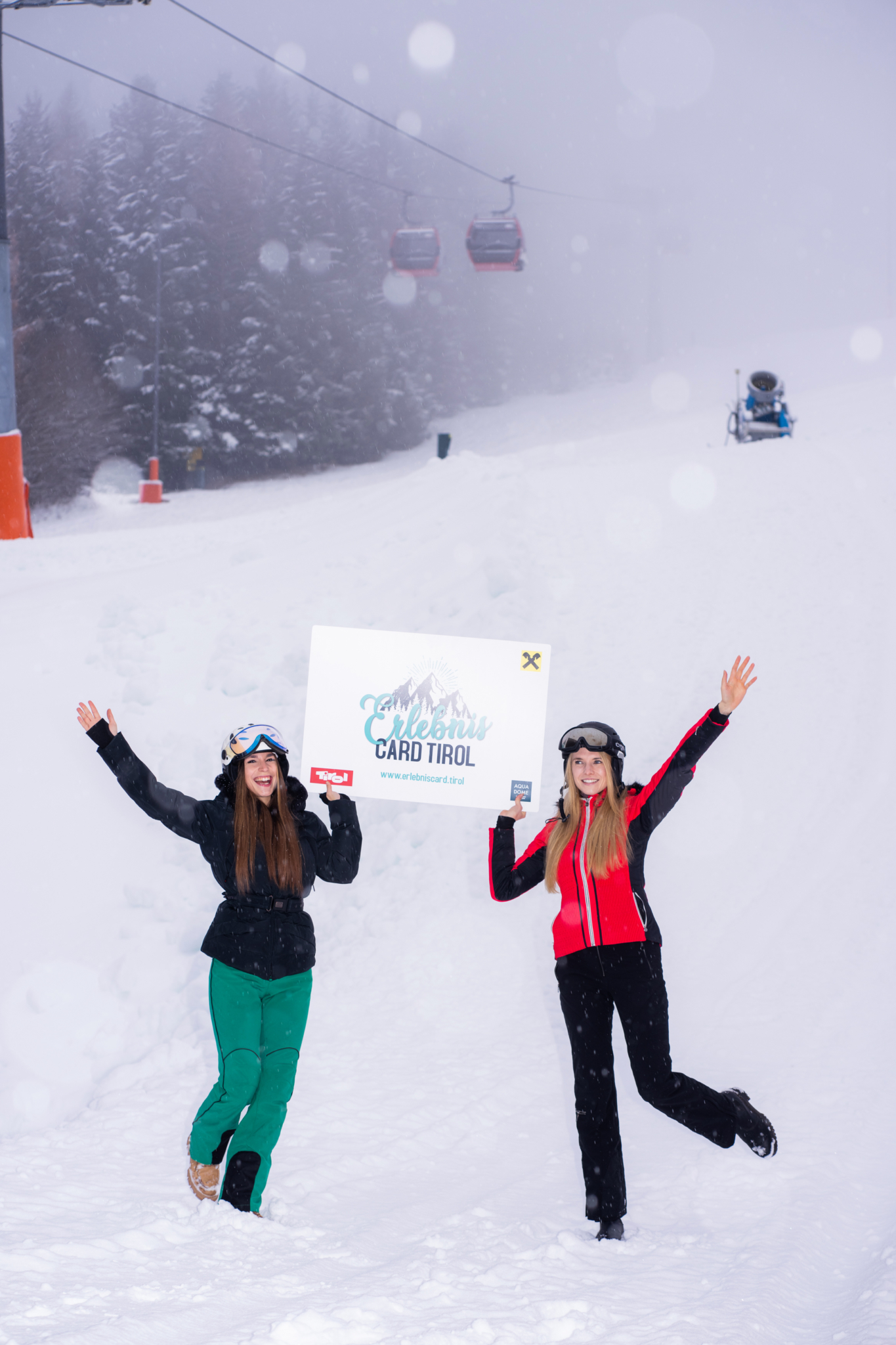 Riesige Freude bei allen, die die ErlebnisCard Tirol haben – sie gilt beim Skifahren genauso wie im Metropol-Kino Innsbruck oder bei sechs McDonald’s Restaurants in Innsbruck.