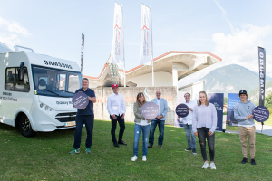 Let’s get digital (v. l.): duftner.digital-CEO Dieter Duftner, Coach Alex Pointner, Professorin Gabriele Majerus, Stams-Direktor Arno Staudacher, Professor Thomas Benz und die beiden Nachwuchs-Skistars Victoria Olivier und Tobias Pittracher.