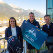 Patricia Sepetavc, Geschäftsführerin SPAR Tirol und Salzburg, Dieter Duftner, CEO duftner.digital group und Florian Phleps, Geschäftsführer Tirol Werbung freuen sich über die neue ErlebnisCard Tirol.