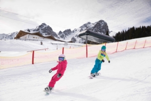 Auch Skifahrer und kleine Pistenflitzer kommen mit rund 10-15 inkludierten Skitagen auf ihre Kosten.