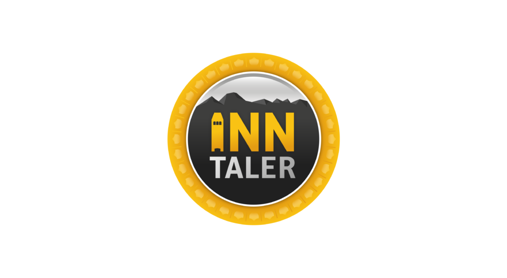 Das Inn-Taler Logo verkörpert eine klassische Münze mit Bergen integriert und dem Schriftzug Inn-Taler, wobei das I das goldene Dachl repräsentiert.