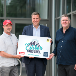 Partner der ErlebnisCard Tirol (v. l.): Alex Pointner, ehemaliger ÖSV-Coach und Botschafter der ErlebnisCard Tirol, Thomas Wass, stv. Vorstandsvorsitzender der RLB Tirol und Dieter Duftner, CEO duftner.digital und Mastermind der ErlebnisCard Tirol