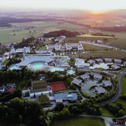 Neu an Bord als Einlösepartner der ErlebnisCard Oberösterreich: Die Therme Geinberg bietet das 4-Stunden-Vormittagsticket „Midweek“ mit Check-In zwischen 8.00 und 9.00 Uhr zum 1+1-gratis-Tarif.